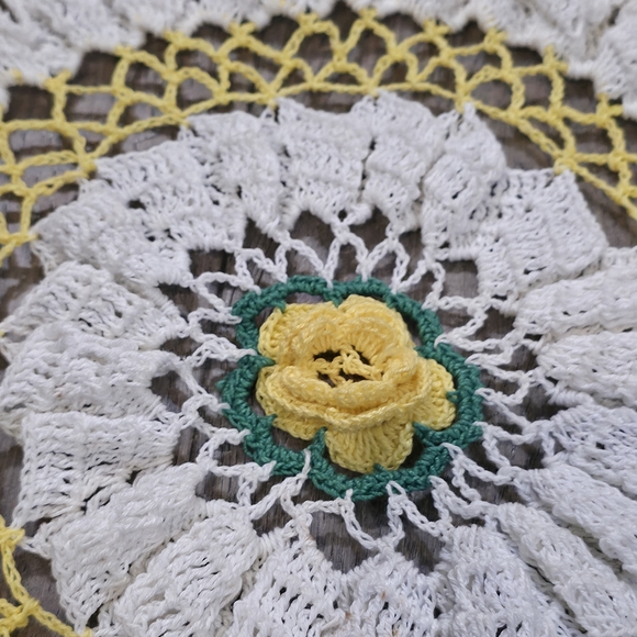 Vintage Hand Crochet Round Doily - Yellow & White Daisy Rose Floral Lace 32" - Picture 10 of 12